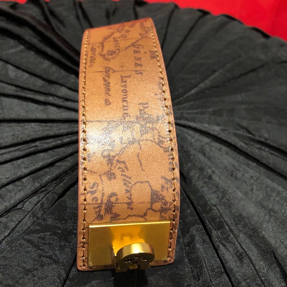 Accessory - Picture 10 of 11